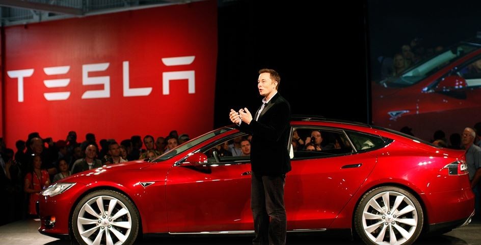 Elon Musk busca personal para trabajar en Tesla por Twitter y no pide título universitario | Redes