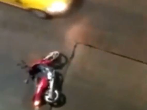 VIDEO: atropelló a un motociclista en Nueva Córdoba y se fugó | Córdoba