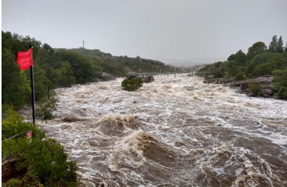 FOTOS Y VIDEOS: se desbordó el río Mina Clavero, hay zonas inundadas y autoevacuados | Córdoba