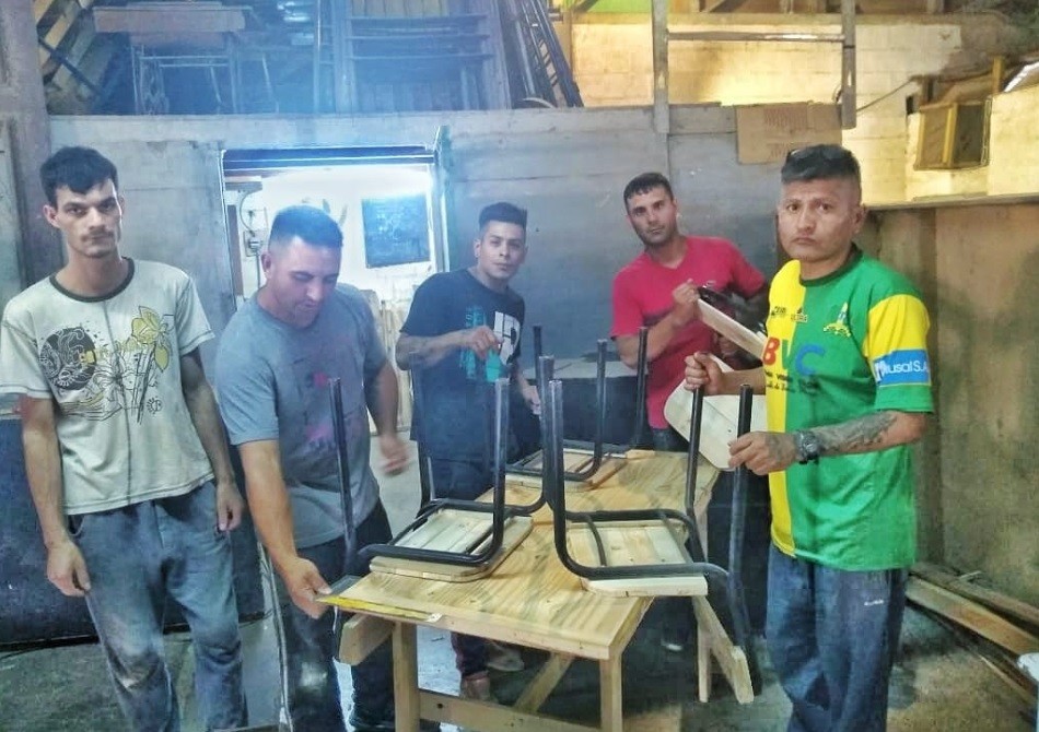 Una familia perdió todo en un incendio y recibió ayuda desde una de las cárceles de Gorina | Actualidad