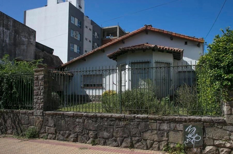 Vestidos como policías, rompieron la puerta de una casa a patadas y robaron $2,5 millones | Actualidad