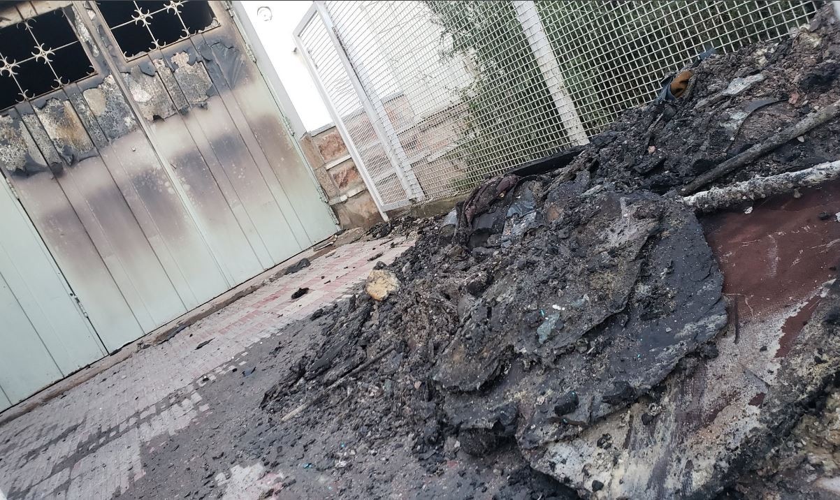 Una mujer y su bebita de un día de vida, salvadas en el incendio de un garage | Córdoba