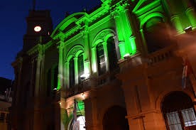 Edificios iluminados de verde fueron el anticipo del pañuelazo por el #19F | Actualidad