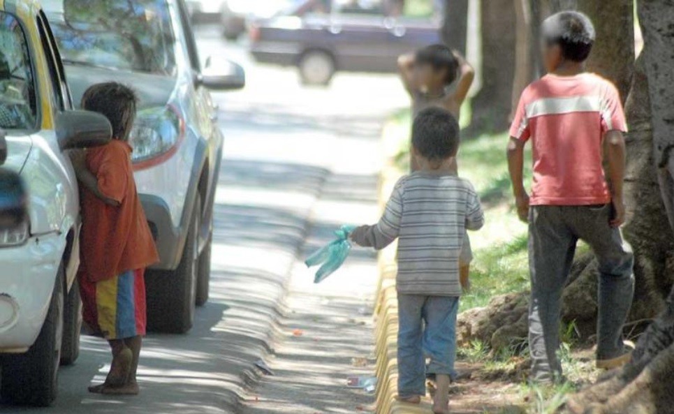 Lanzan programa para evitar que los niños pidan dinero en las calles en San Juan | Actualidad