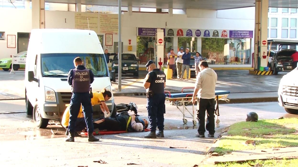 Choque con dos heridos en avenida Vélez Sársfield al 4300 | Córdoba