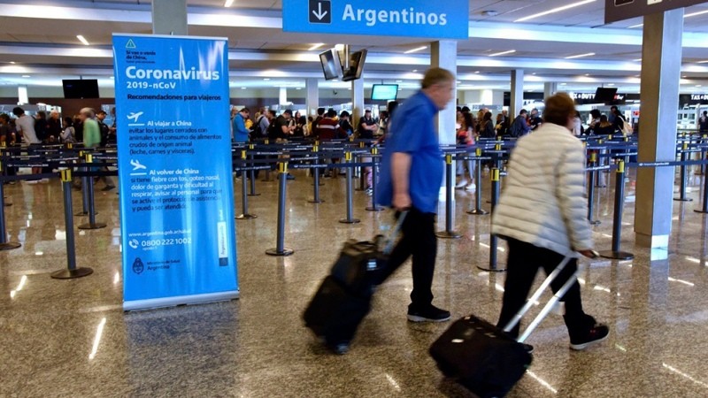 Coronavirus: activaron el protocolo de seguridad en Ezeiza por un pasajero procedente de EE.UU. | Actualidad