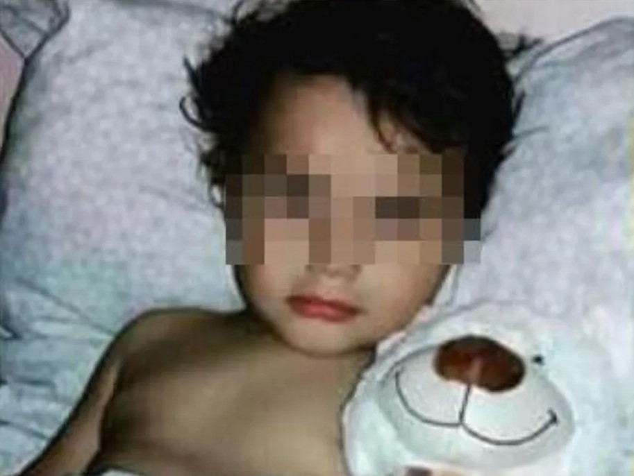 Murió un nene de dos años después de que se le cayera un arco de fútbol en la cabeza | Actualidad