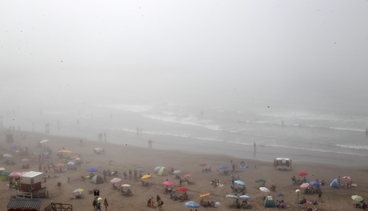 A la playa con niebla: el extraño fenómeno que cubrió Mar del Plata | Actualidad