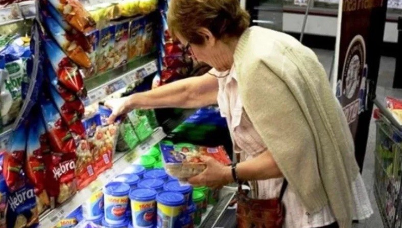 La AFIP pone en marcha el reintegro del IVA para jubilados, pensionados y beneficiarios de la AUH | Economía