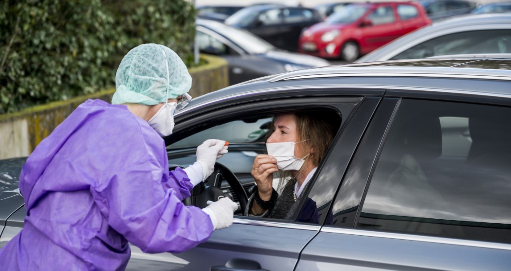 "Circunstancias extraordinarias requieren soluciones extraordinarias": test por coronavirus sin salir del auto | Internacionales