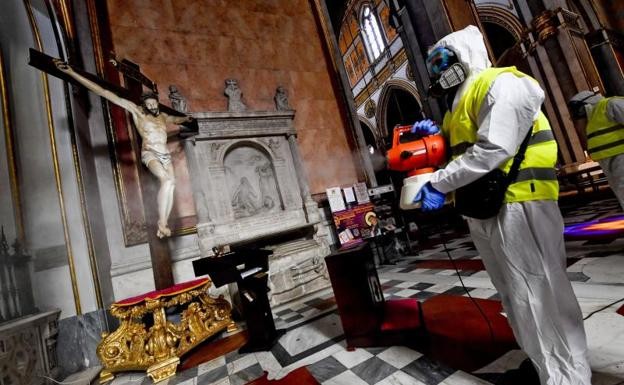 Coronavirus: los italianos cantan por la ventana para no aburrirse durante la cuarentena | Internacionales