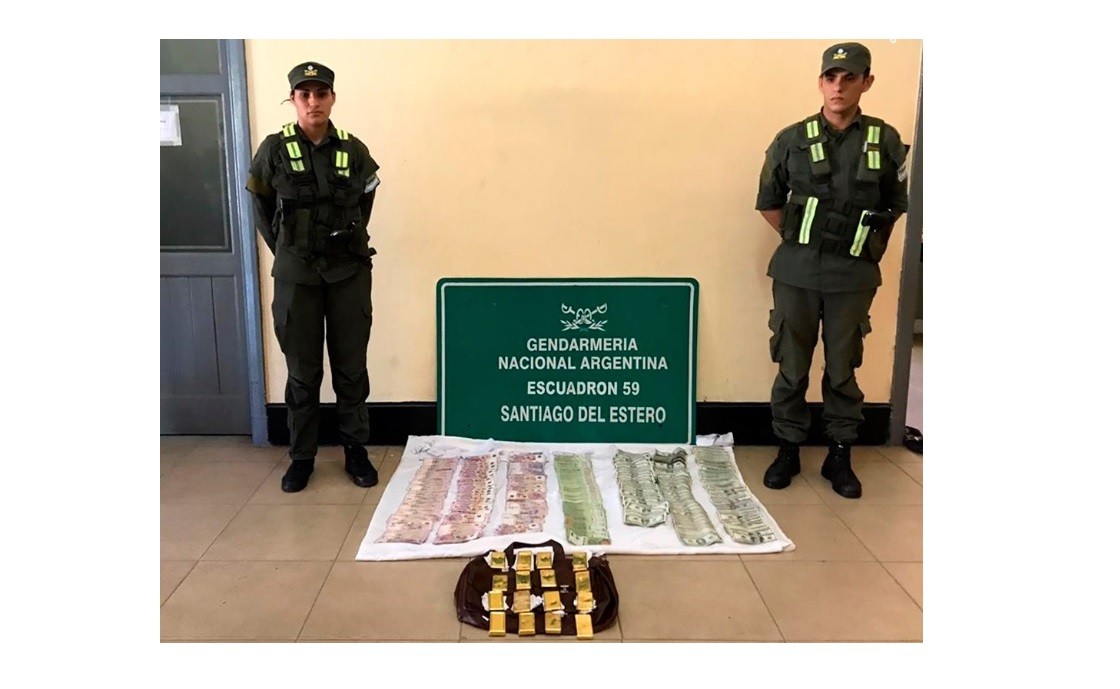 Secuestran 17 lingotes de oro a un pasajero de un micro en Santiago del Estero | Actualidad