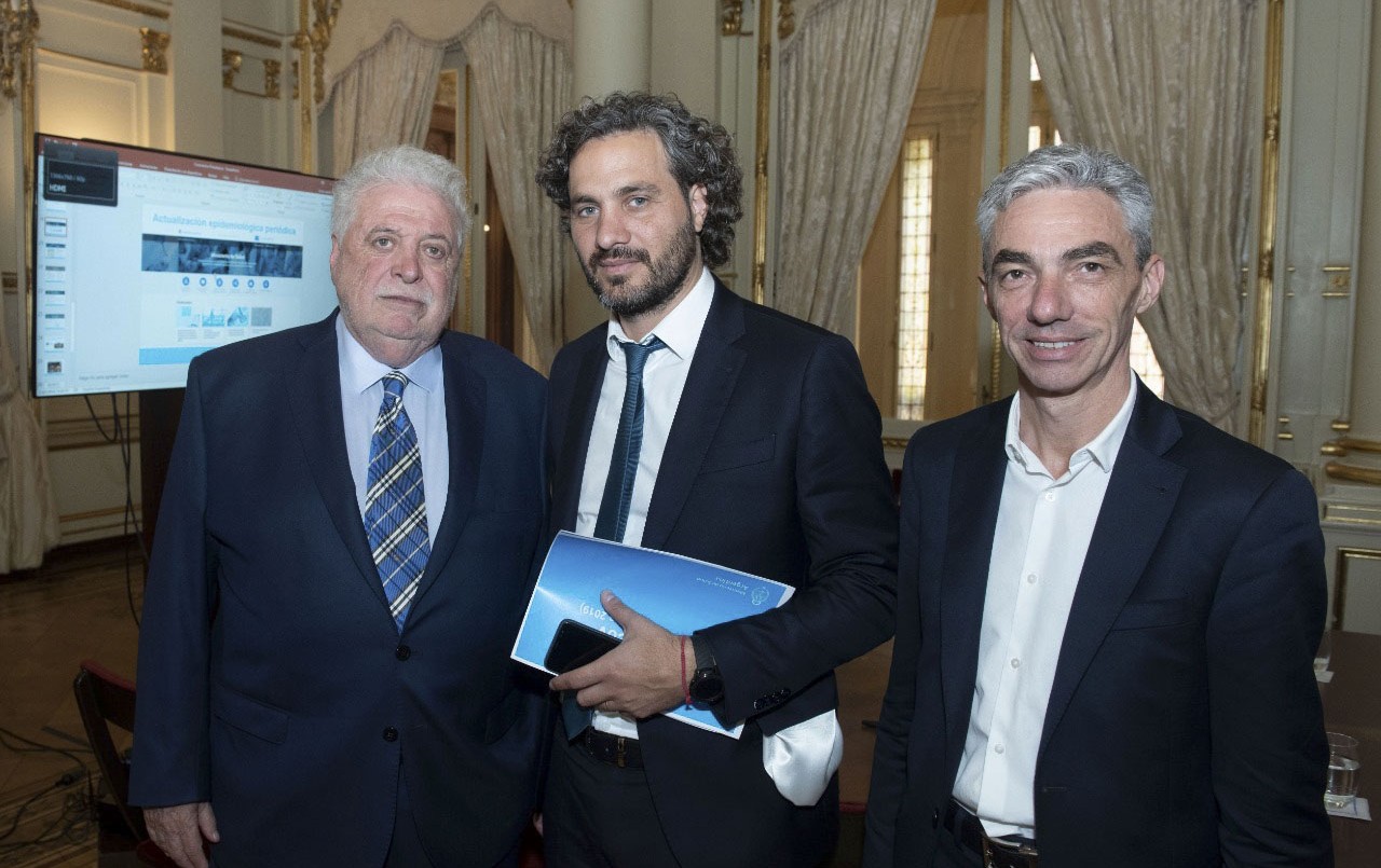 Dan licencia de 14 días a empleados estatales que deben aislarse | Política y economía