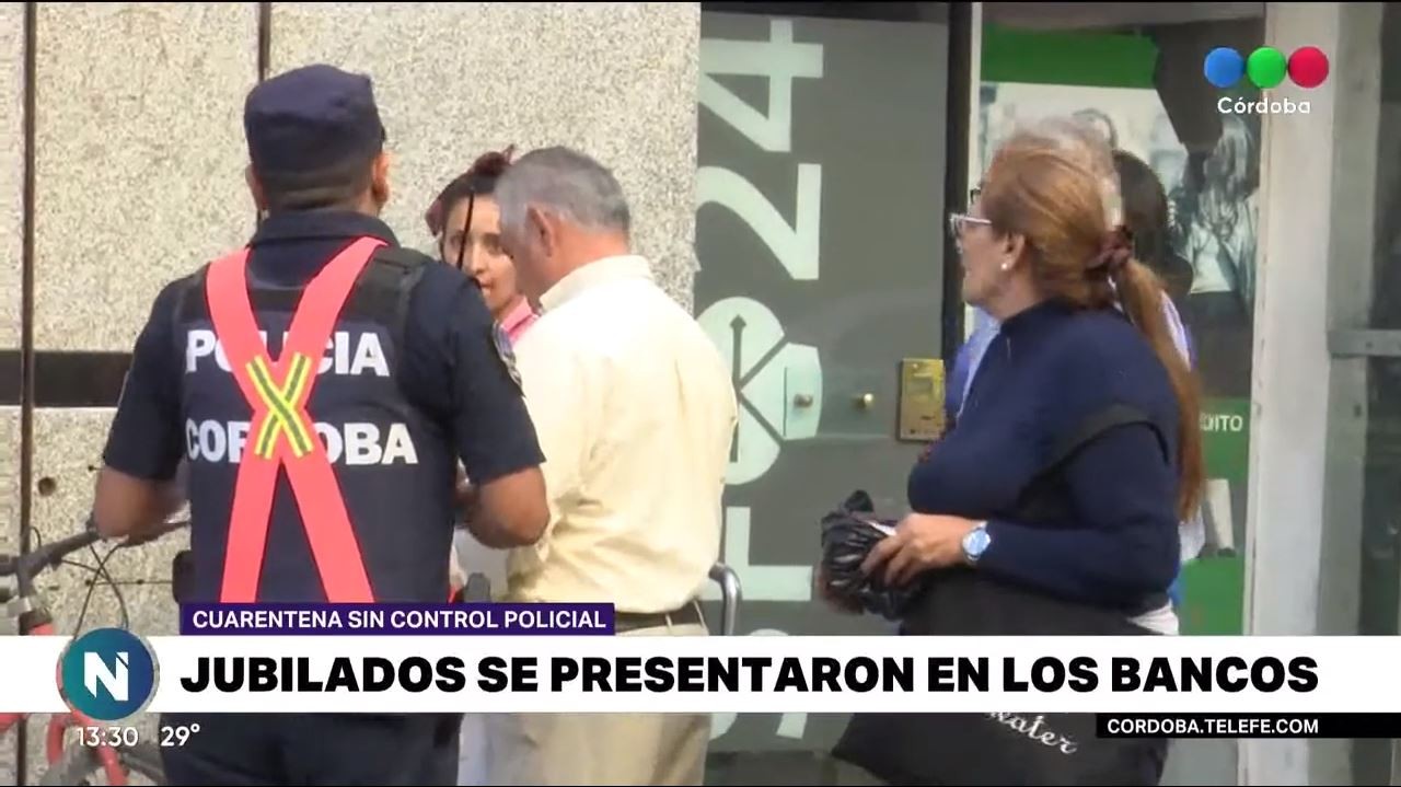 A pesar de la cuarentena total, jubilados salieron a cobrar | Córdoba