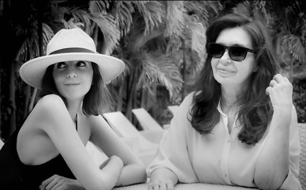 "No sé cómo decirle gracias a este país", dijo Florencia Kirchner al irse de Cuba | Política y economía