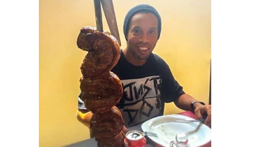 El brasileño Ronaldinho cumple sus 40 años en una prisión en Paraguay | Deportes