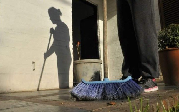 Trabajadoras domésticas formales e informales recibirán los 10 mil pesos del IFE | Política y economía