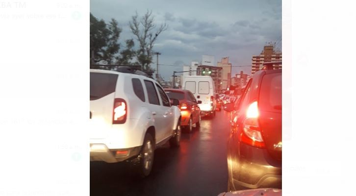 Largas colas en control policial de ingreso al centro, hasta que dieron pase libre | Córdoba