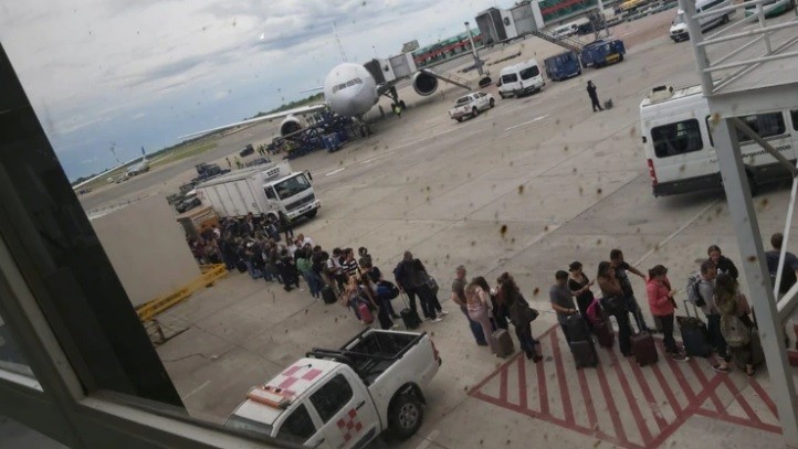 Una  fiscal fue a buscar a sus familiares a Ezeiza y después indagó a dos personas | Actualidad