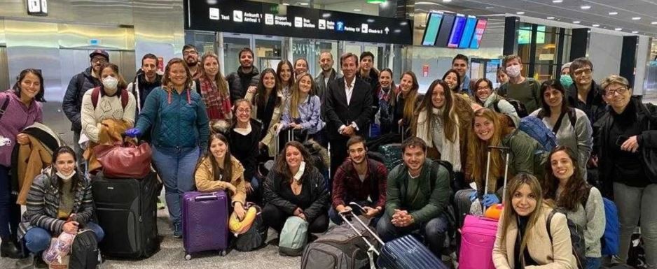 Coronvarius: llegaron al país médicos y enfermeros de Europa para sumarse al operativo sanitario | Actualidad