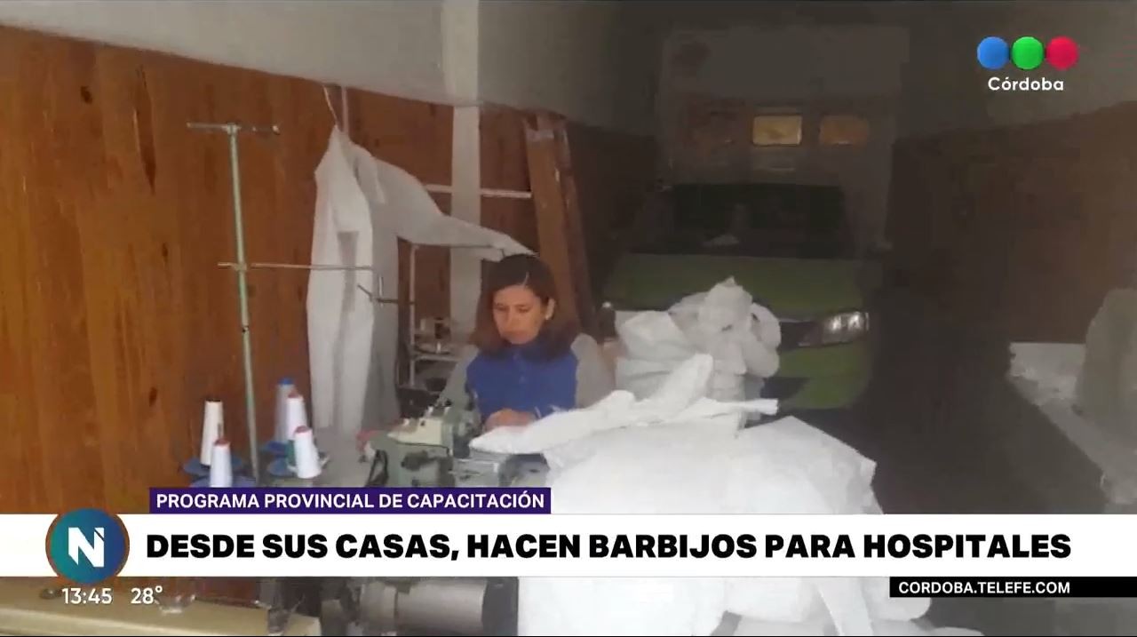 Mujeres cordobesas cosen batas y barbijos para los hospitales sin moverse de sus casas | Córdoba