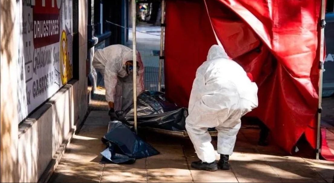 Coronavirus: una jubilada murió en plena calle y la policía activó el protocolo | Actualidad