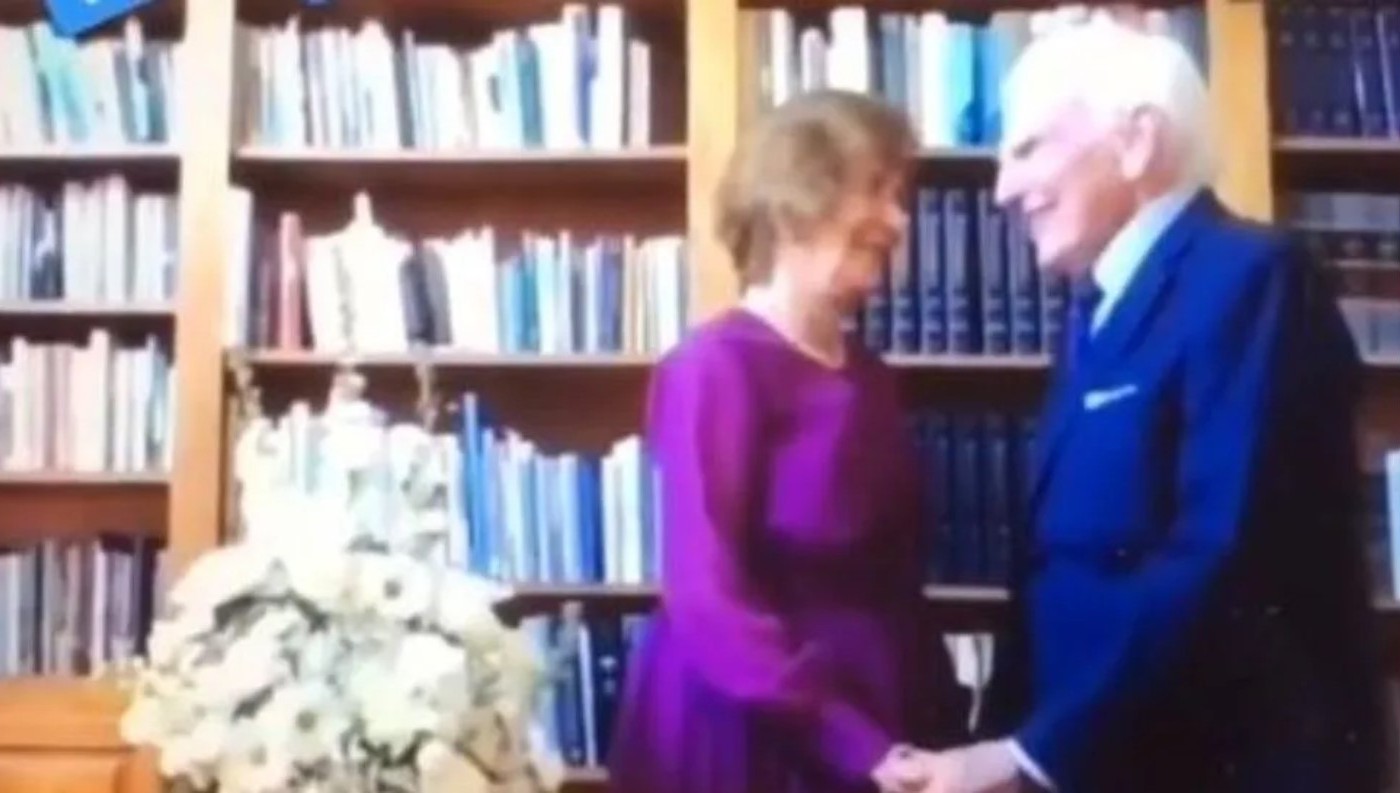 Video viral: en plena cuarentena, abuelitos se casaron por videollamada | Internacionales