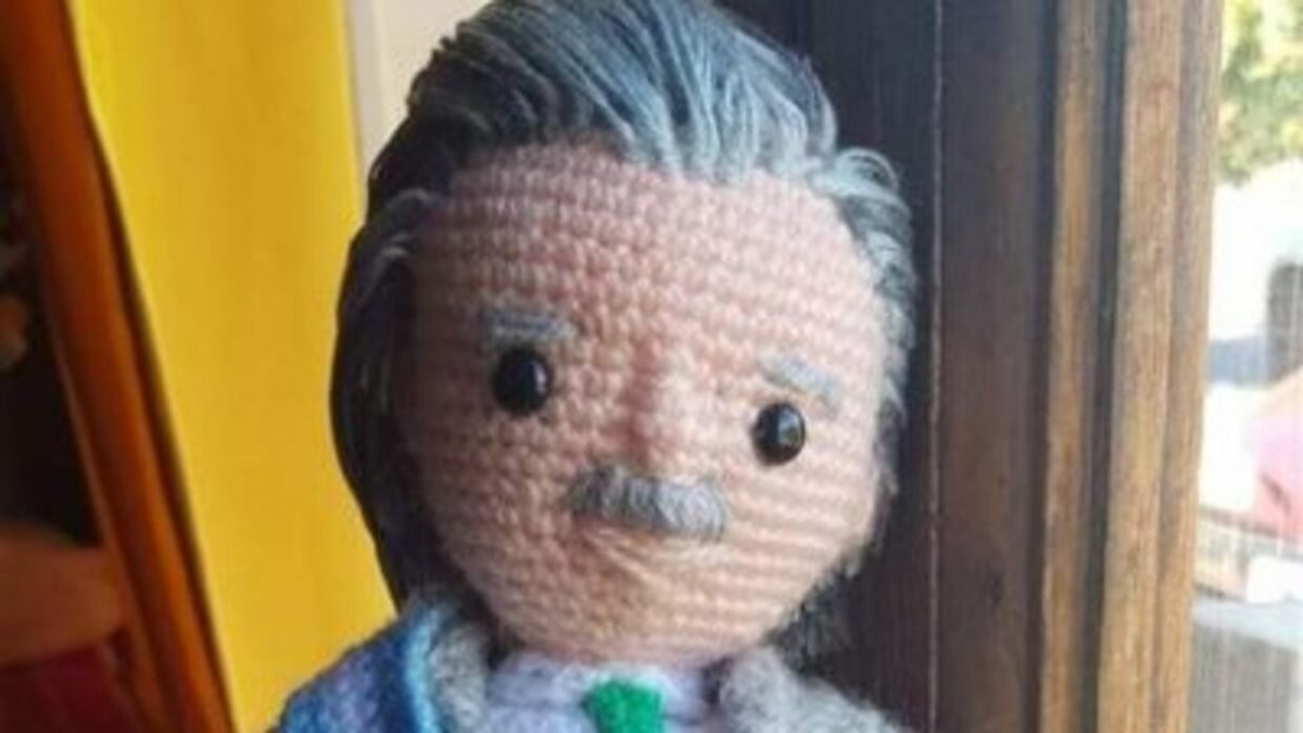 Es furor el "amigurumi" de Alberto Fernández | Curiosidades
