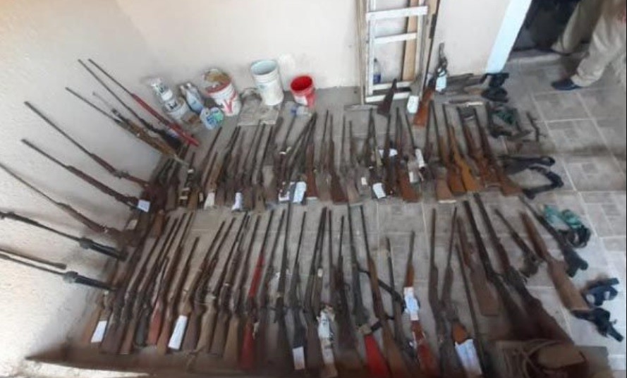 Detuvieron a tres judiciales acusados por robar armas incautadas y venderlas por internet | Actualidad