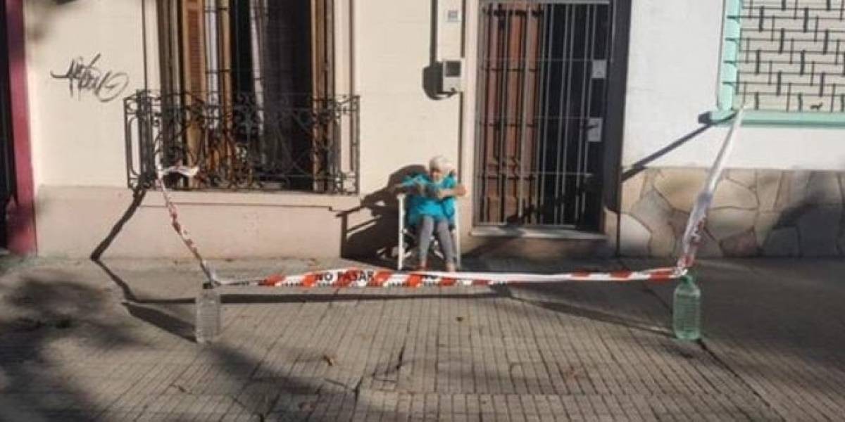 La abuela que "cerró" su vereda para poder tomar mate en la puerta de su casa | Actualidad