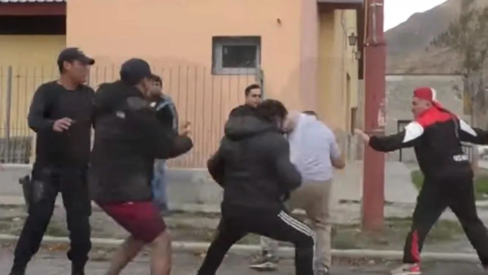 VIDEO: Vecinos le dieron una paliza a un secuestrador que recibió prisión domiciliaria | Actualidad