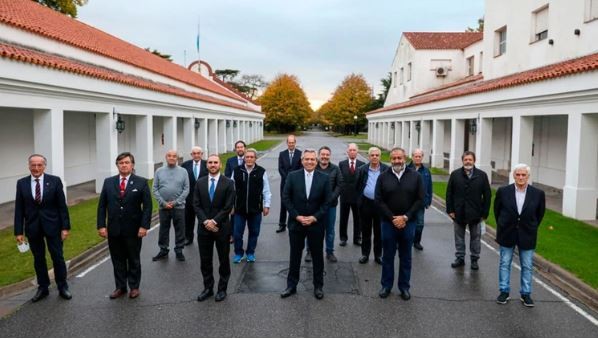 El Gobierno recibió el contundente respaldo de empresarios y trabajadores por su postura ante la deuda | Política y economía