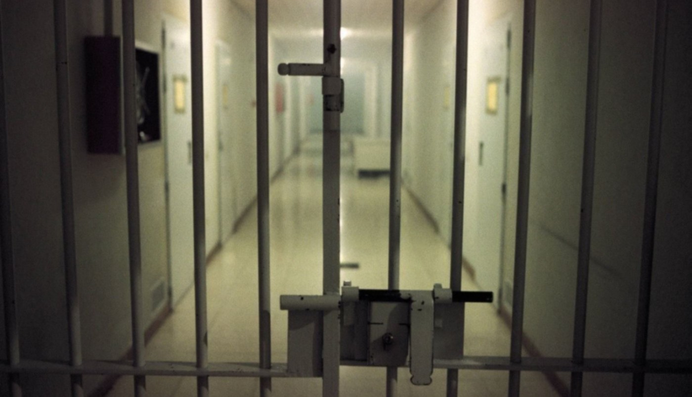 El primer preso con COVID-19 salió del hospital y está en una cárcel de La Plata | Actualidad