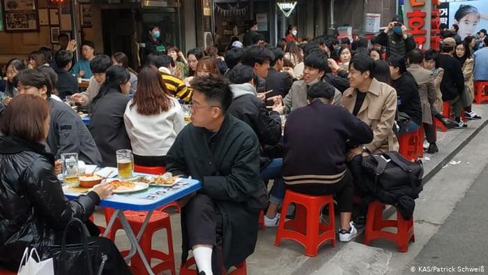 Seúl vuelve a cerrar los bares tras repunte de contagios de coronavirus | Internacionales