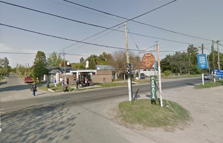 La Plata: asaltaron y abusaron de una joven que esperaba el colectivo | Actualidad