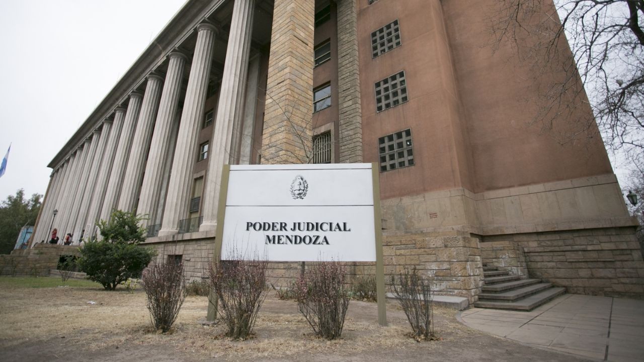 Mendoza: falso abogado que trabajó en Seguridad y el Senado deberá devolver sueldos de 5 años | Actualidad