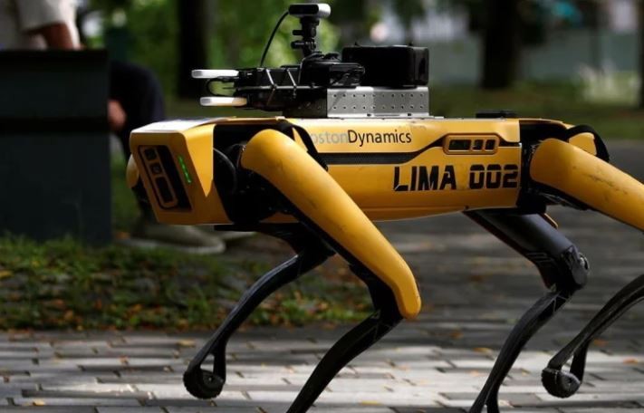 Singapur utiliza un robot "perro" para controlar el distanciamiento social por el coronavirus | Curiosidades
