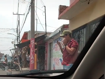 Video de TikTok: llamó su amante y se olvidó que tenía el celular conectado al auto | Curiosidades