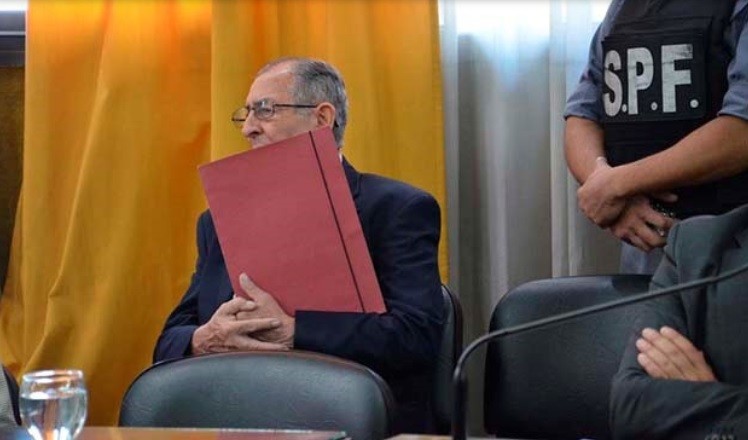 Ex militar condenado por crimen de la dictadura vuelve a prisión por hacer un fiesta de disfraces | Actualidad