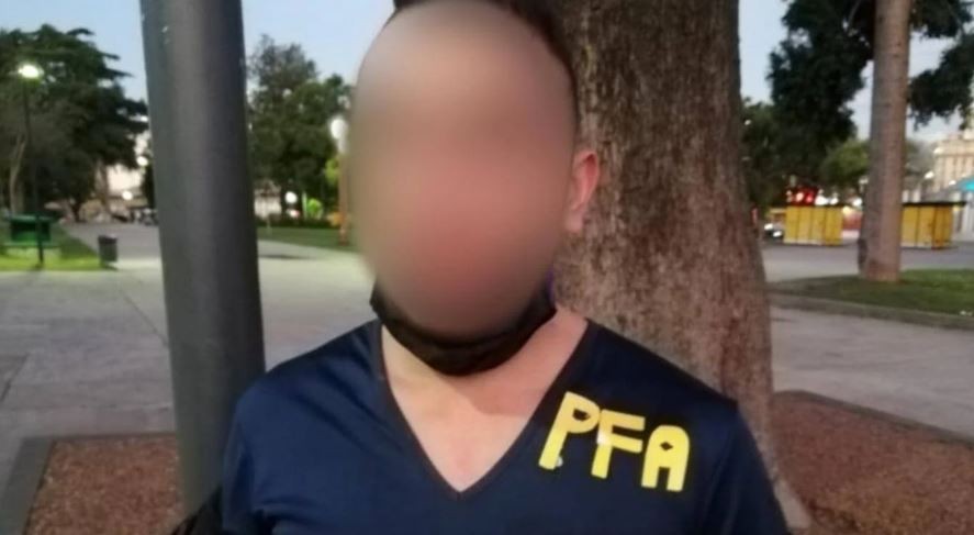 Violó la cuarentena disfrazado de policía y acosó a mujeres en Constitución | Actualidad