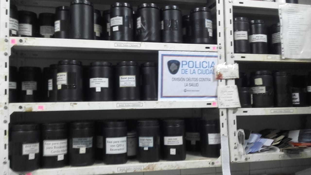 Allanaron y clausuraron farmacias vinculadas a la clínica del Dr. Mühlberger | Actualidad