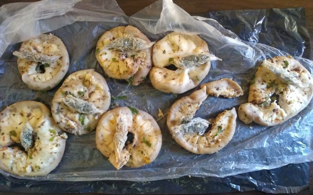 Video: así descubrieron que intentaban entrar droga como "relleno" de los chinchulines | Actualidad