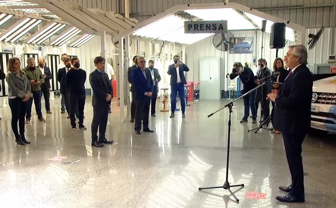 Alberto Fernández visitó la automotriz que volvió a funcionar y pidió "cuidar mucho de sus trabajadores" | Política y economía