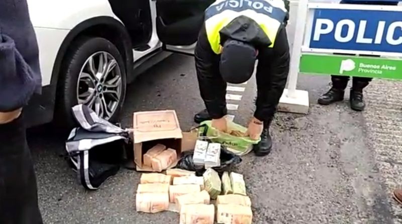 Policía secuestra 9 millones de pesos y un auto de alta gama: el conductor no pudo explicar su origen | Actualidad