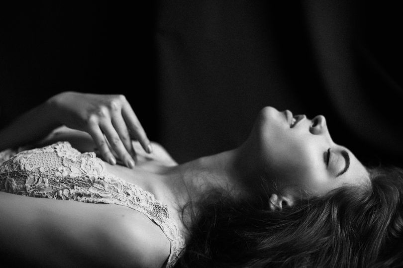 Miles de mujeres tienen orgasmos con sólo escuchar la voz de un misterioso hipnotizador | Curiosidades