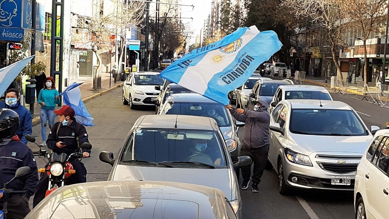 Fotos: Así fue la numerosa caravana de Luz y Fuerza y la UEPC | Córdoba