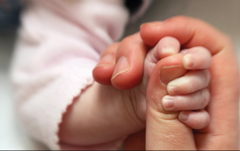 Nació con coronavirus el bebé de la mujer que realizó el baby shower en Necochea | Actualidad