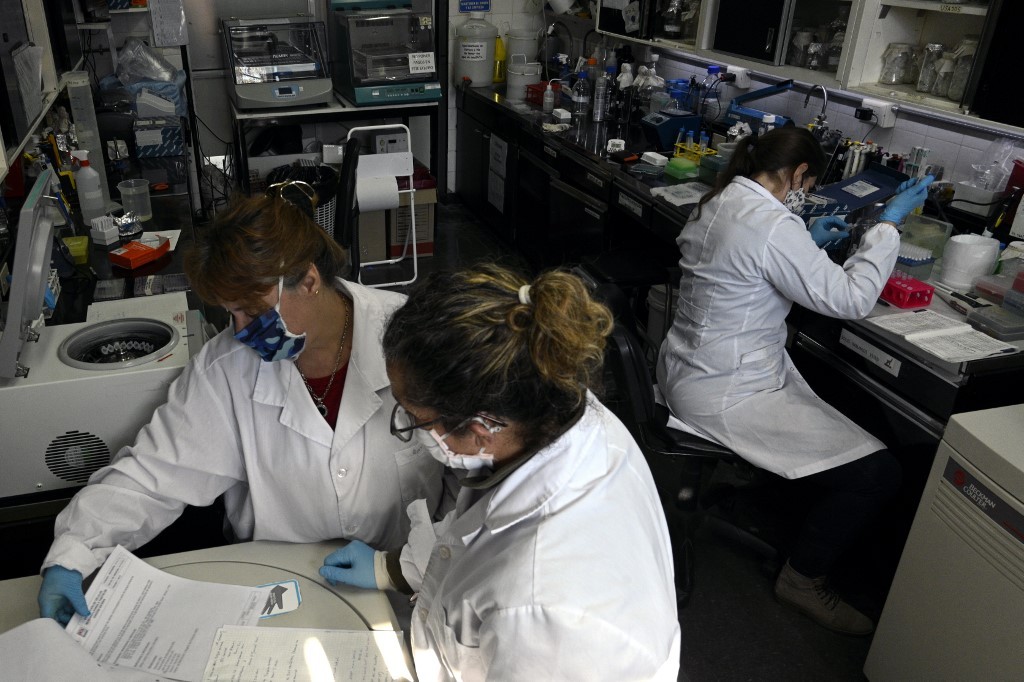 Las "domadoras" de virus en Argentina | Salud