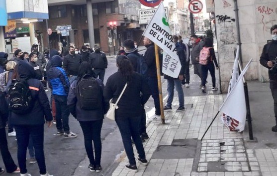 Corte de tránsito en 27 de Abril y Corro por reclamo de inspectores municipales | Córdoba