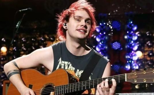 Guitarrista de 5 Seconds of Summer niega acusaciones de abuso sexual | Espectáculos
